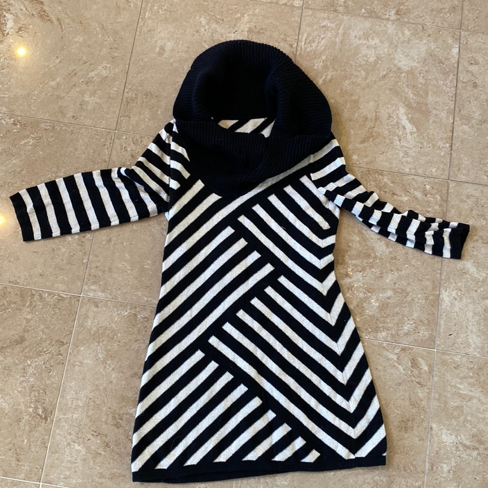 White House /black market tunic sweater
